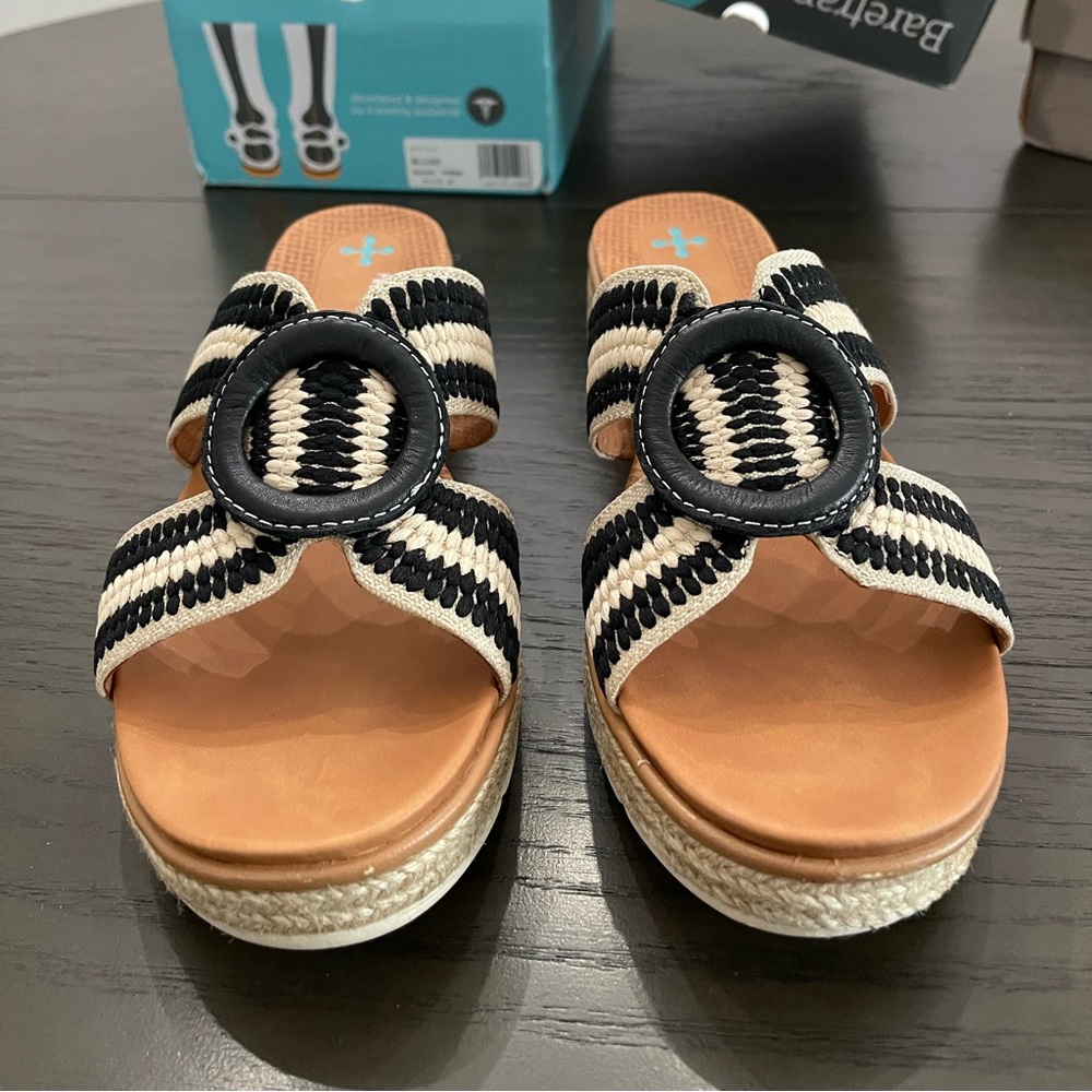 Baretraps Posture Wedge Sandals Black/Cream Size 9 1/2. New never worn .